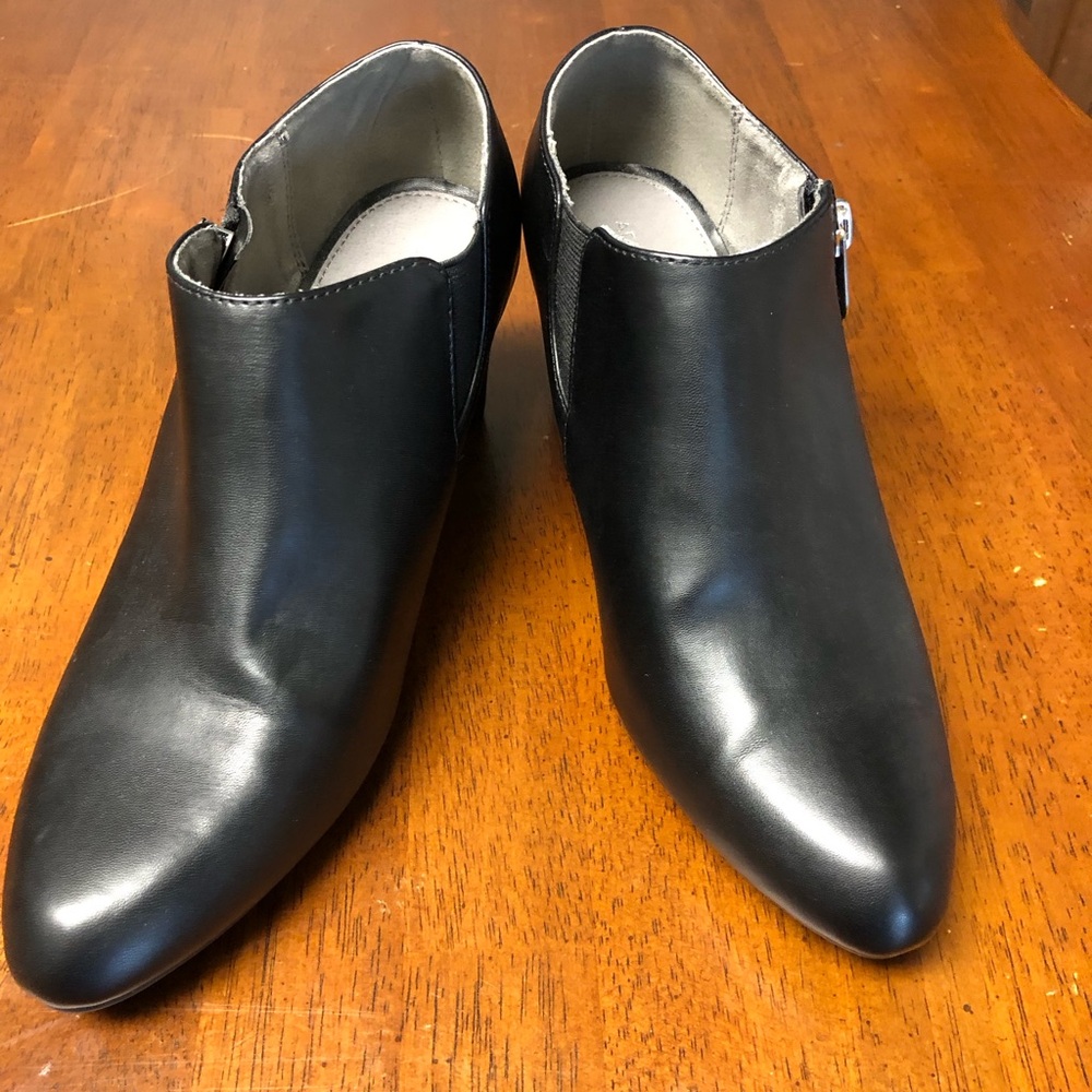 Like new black boots
